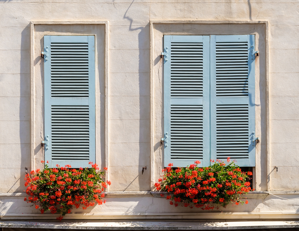 verniciare finestre e infissi in legno